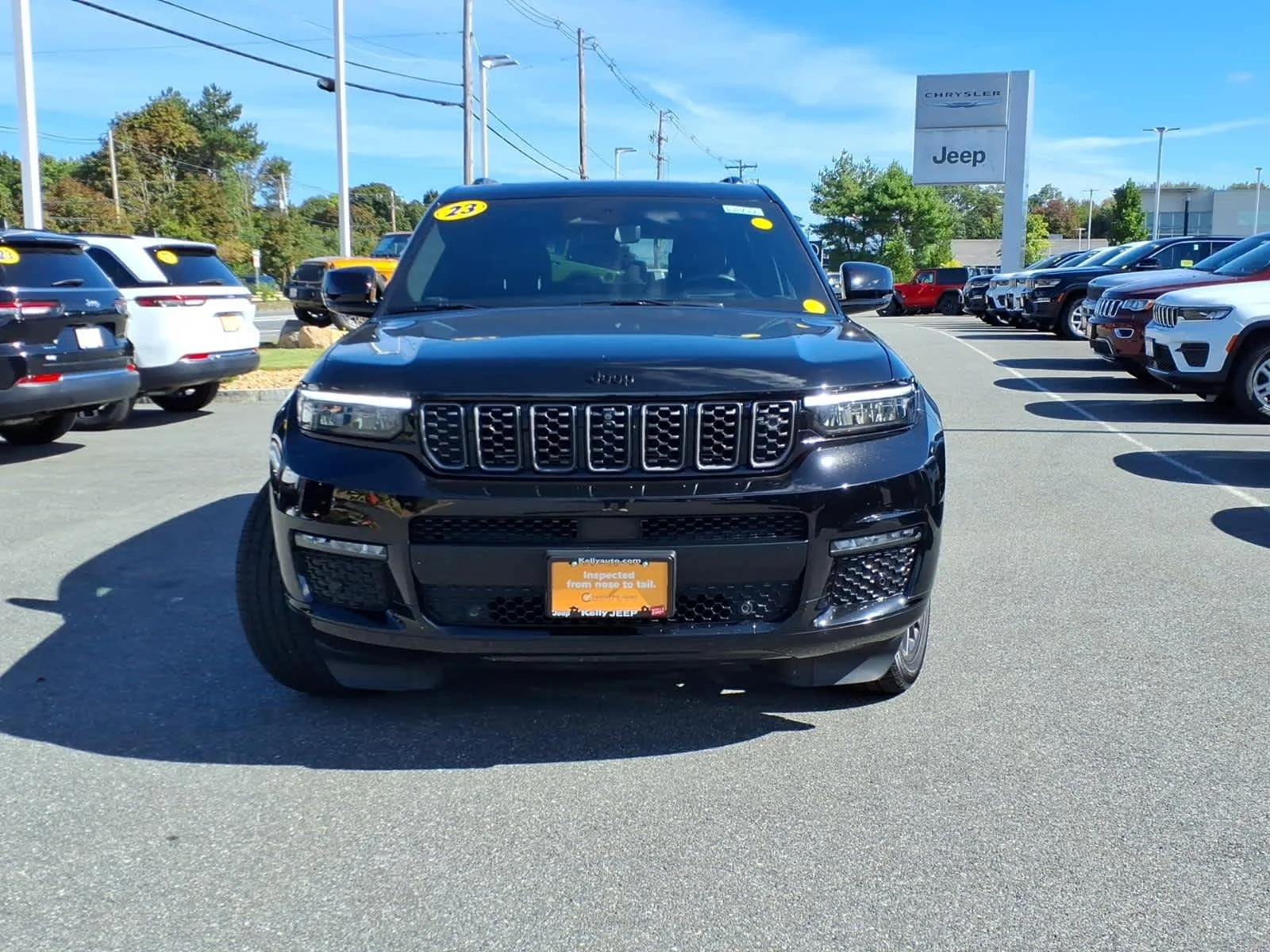 Certified Used 2023 Diamond Black Crystal Pearlcoat Jeep Summit Reserve image 3