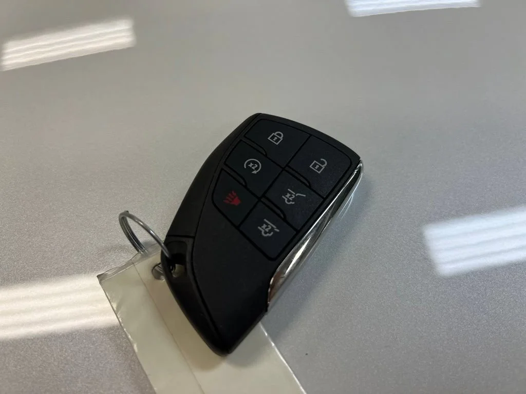 Used 2024 White Frost Tricoat GMC Denali image 36