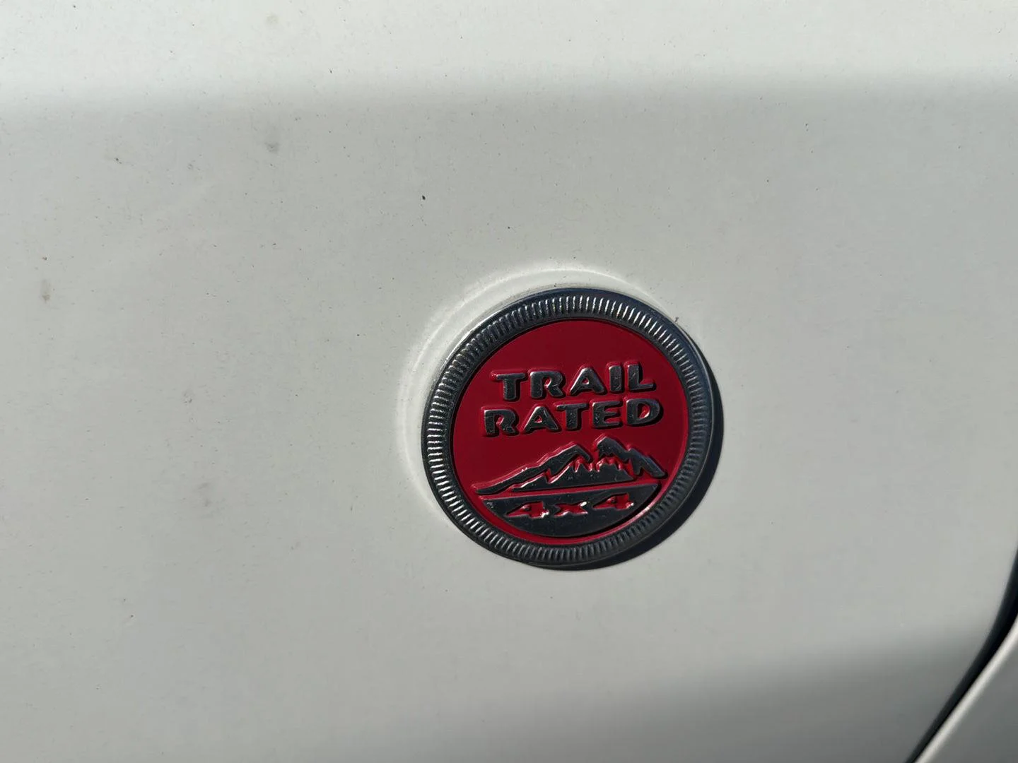 Used 2019 White Clearcoat Jeep Trailhawk image 9