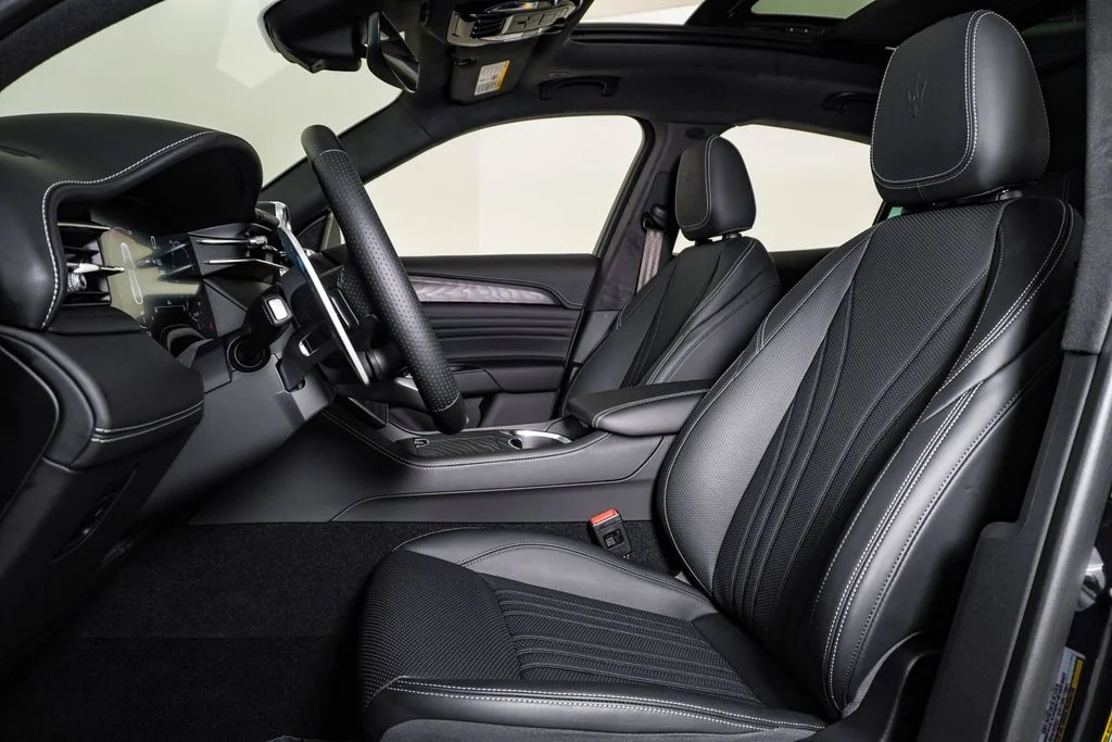 2026 Maserati Grecale Modena V6 - Photo 18