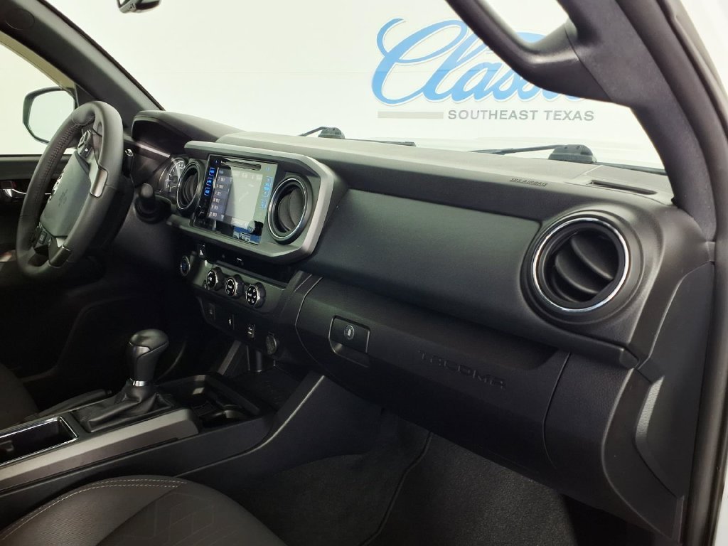 Used 2017 Super White Toyota SR5 image 9