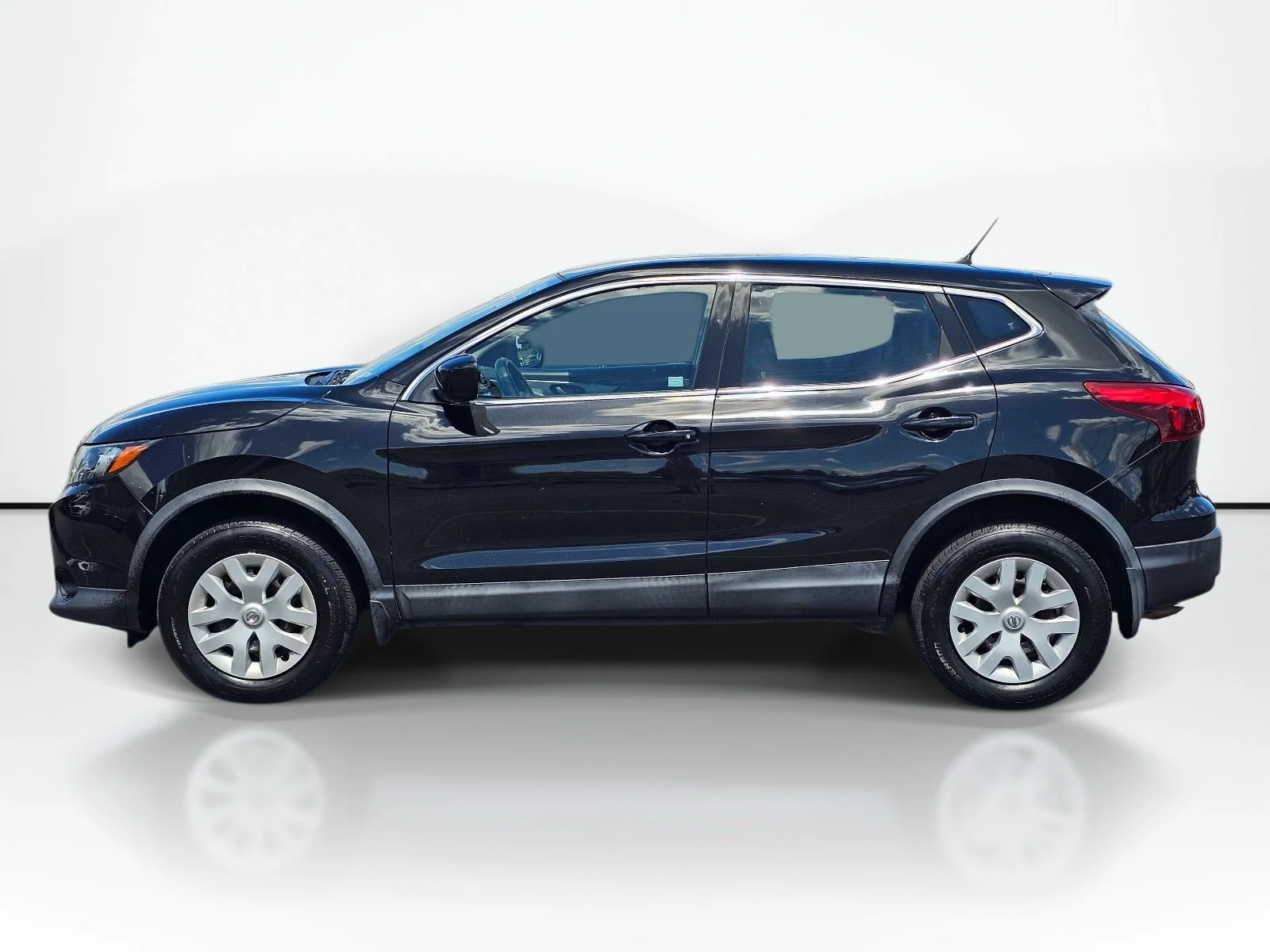 Used 2018 Magnetic Black Nissan S image 13