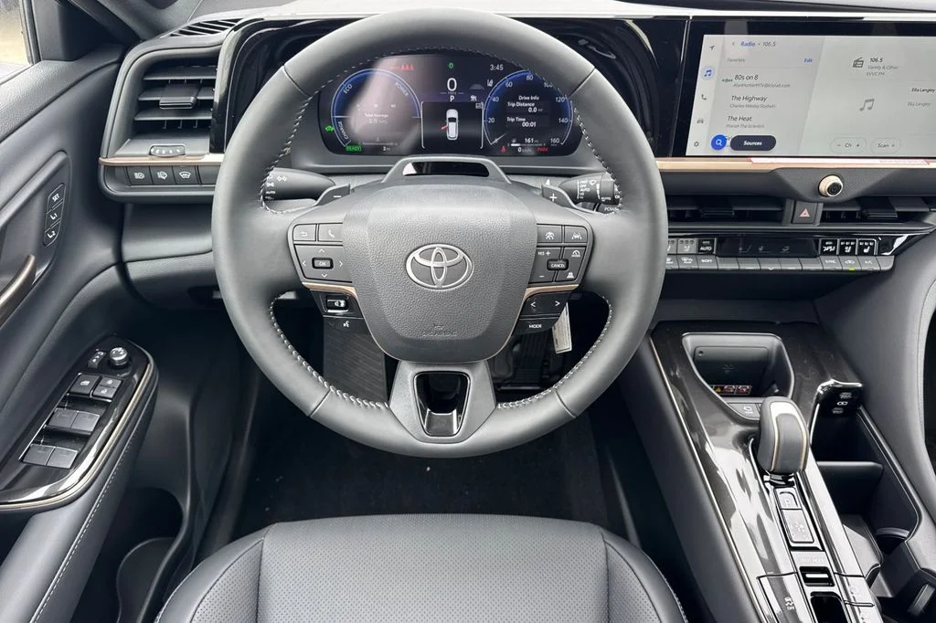New 2026 Oxygen White <sup>1</sup> Toyota  Limited image 14