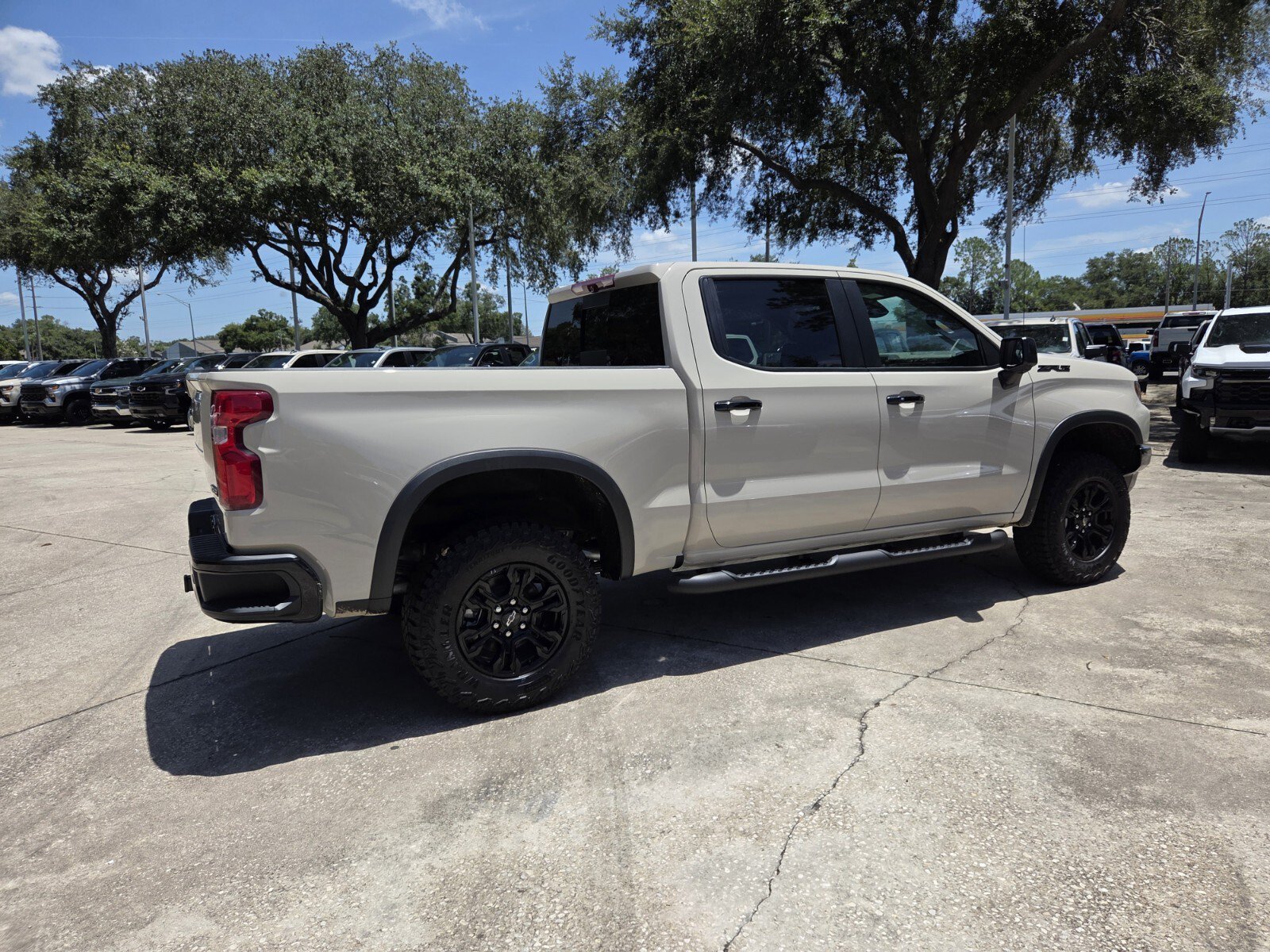 2026 Chevrolet Silverado 1500 ZR2 - Photo 7