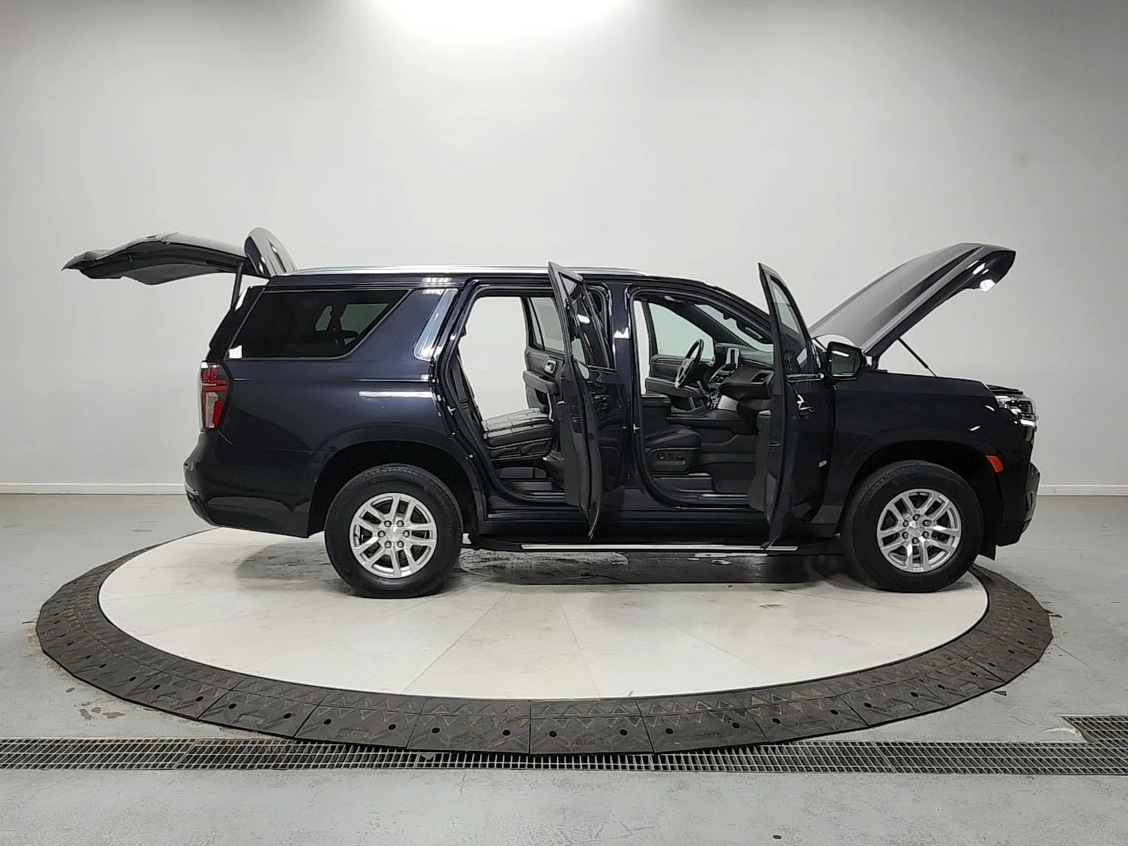 Used 2023 Gray Chevrolet LT image 16