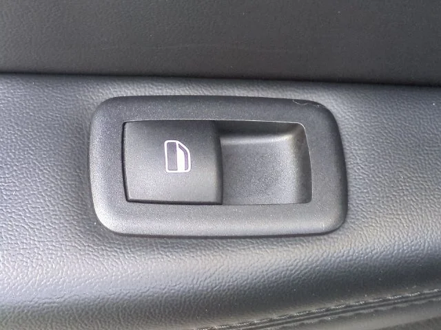 Used 2019 Gray Jeep Limited image 31