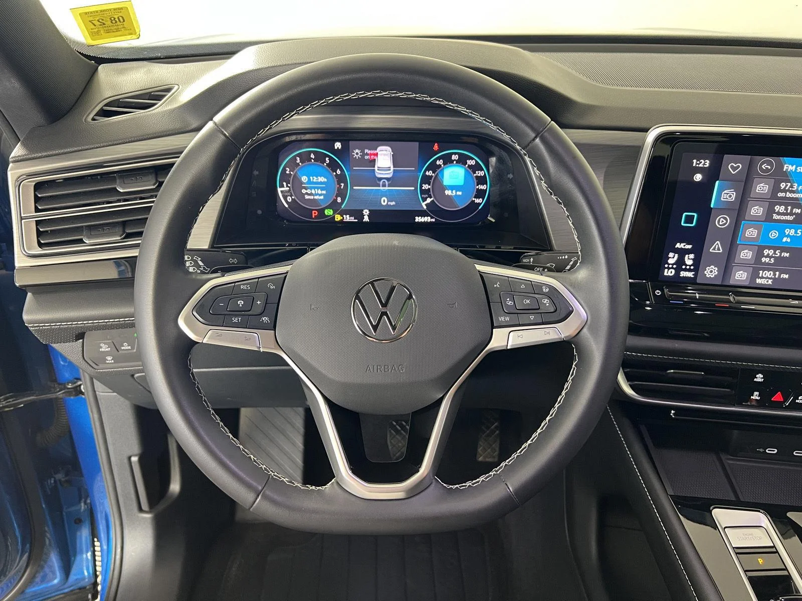 Used 2024  Volkswagen 2.0T SE w/Technology image 10