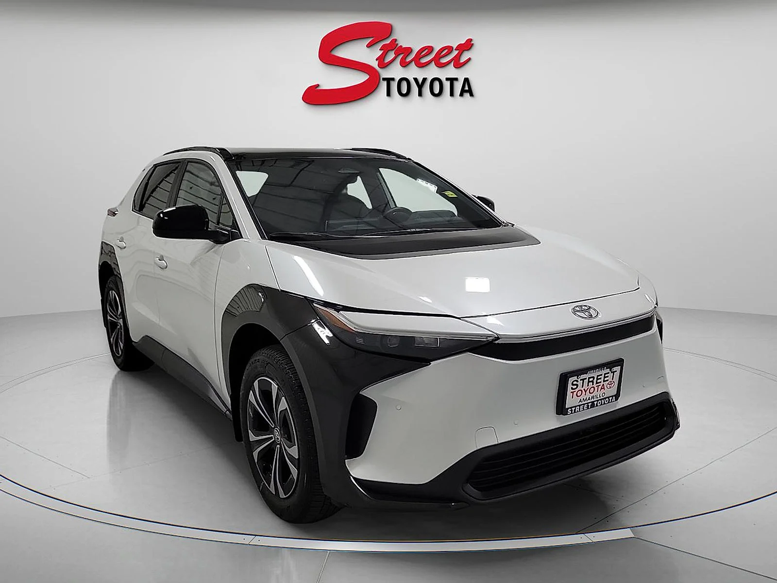 Certified Used 2023 WIND CHILL PEARL Toyota XLE image 6