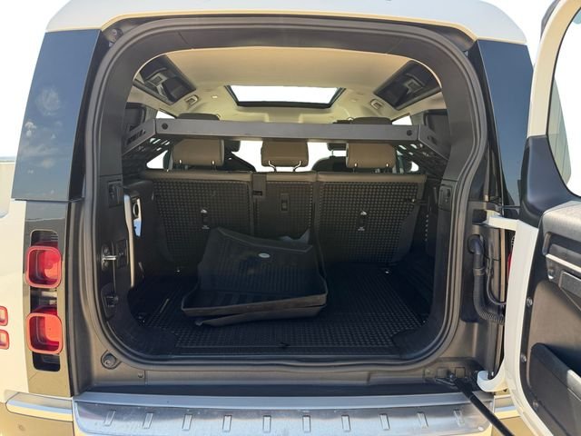 Used 2020 White Land Rover S image 18