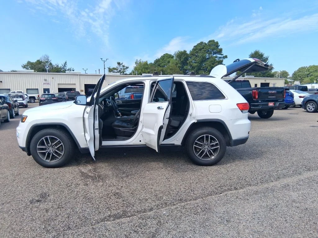 Used 2017 White Jeep Limited image 22