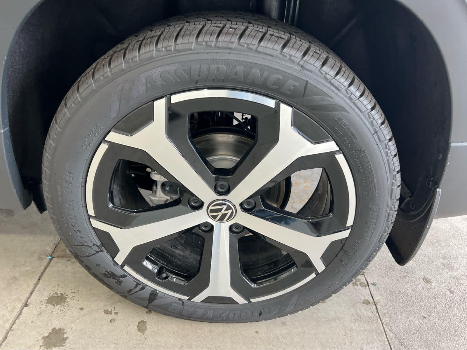 New 2026 Platinum Gray Metallic Volkswagen SEL image 10