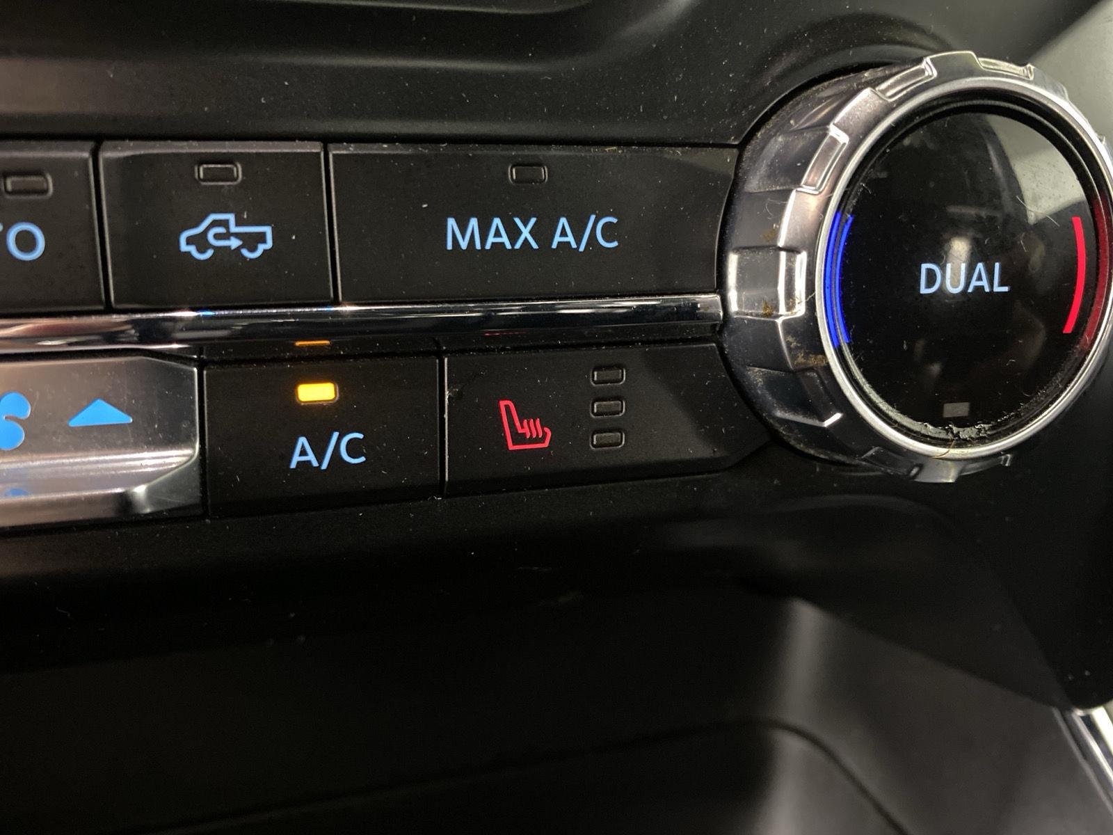 Used 2022 Oxford White Ford XLT image 24