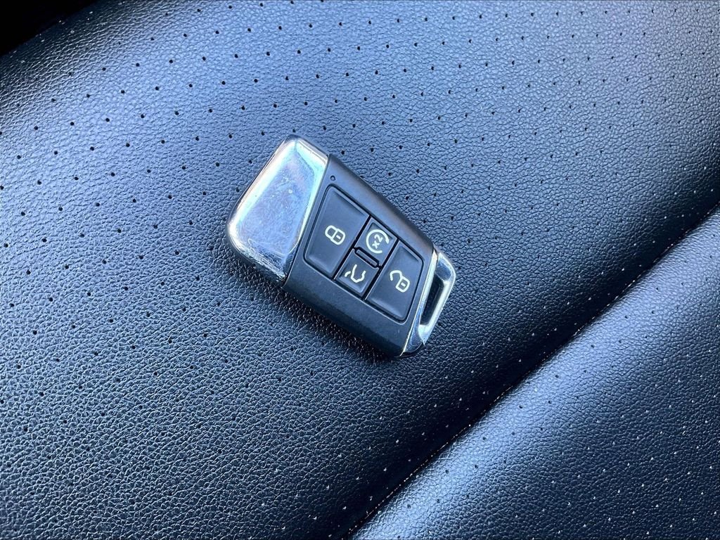 Used 2023 Gray Volkswagen SEL image 31