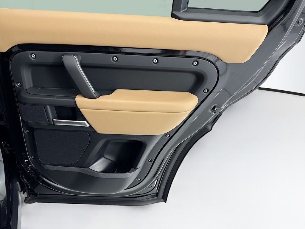 New 2026 Santorini Black Land Rover S image 25