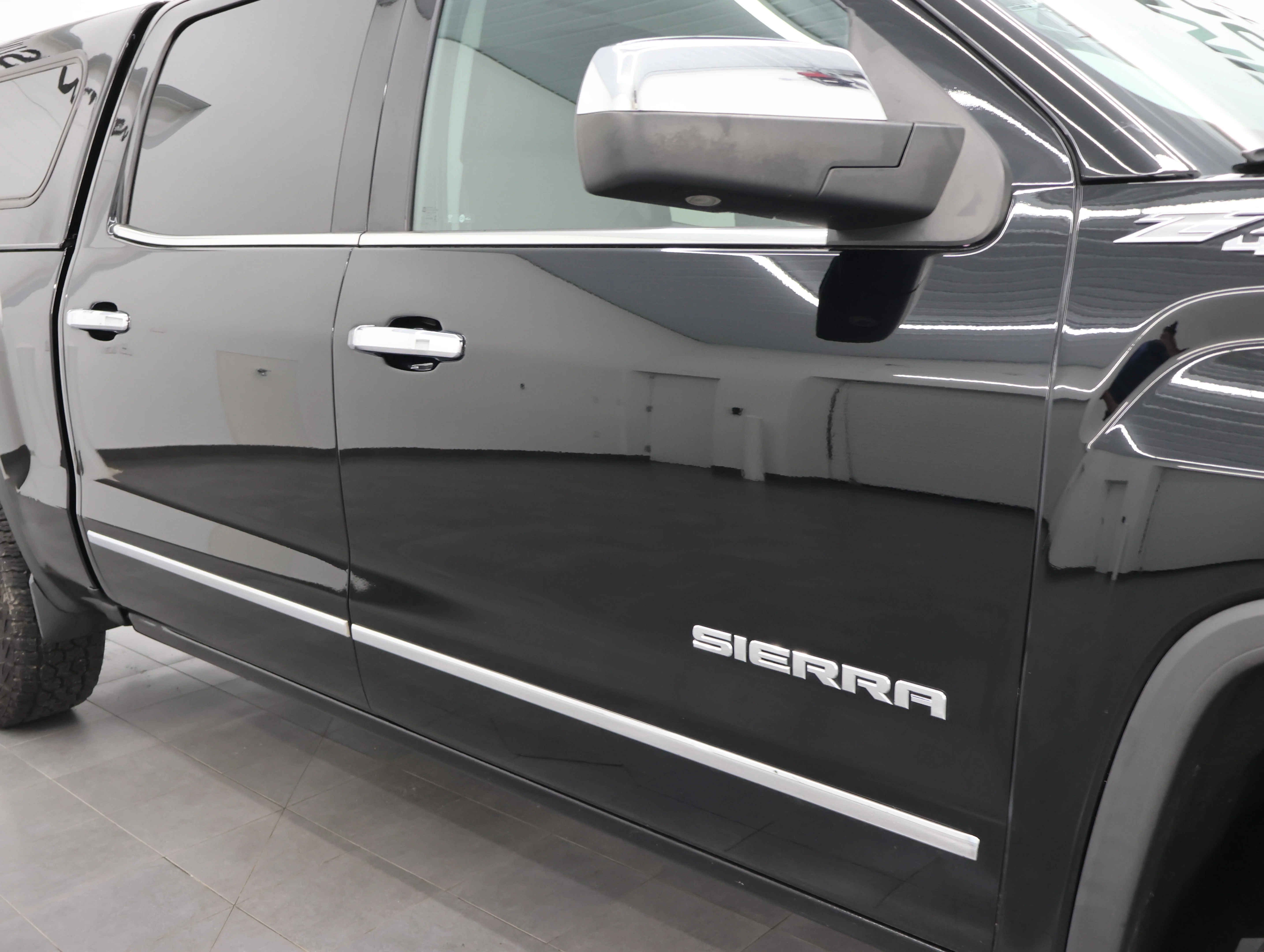 Used 2017 Onyx Black GMC SLT image 23