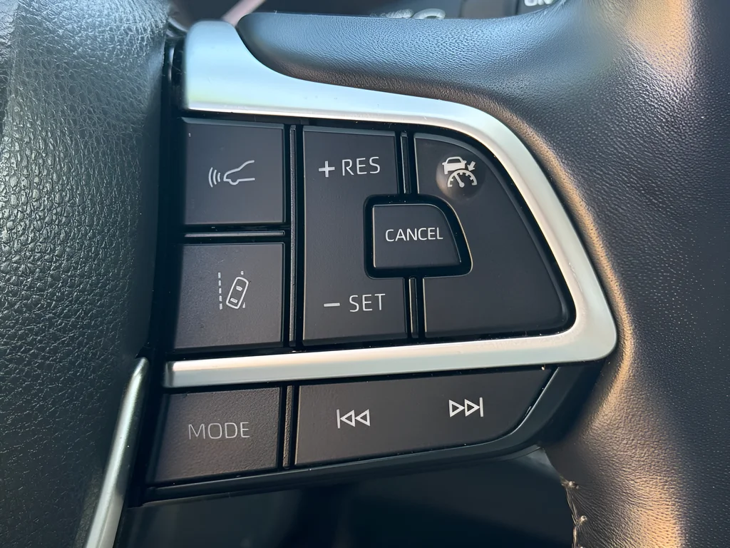 2023 Toyota Highlander LE - Photo 17