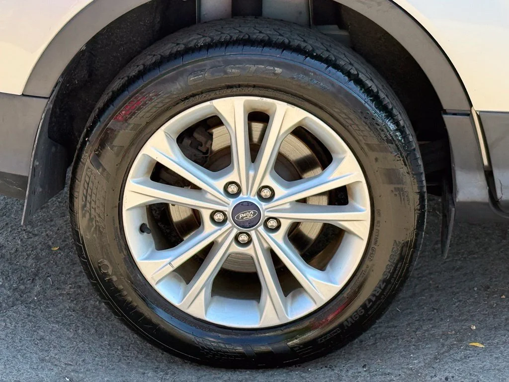Used 2018 Ingot Silver Ford SEL image 7