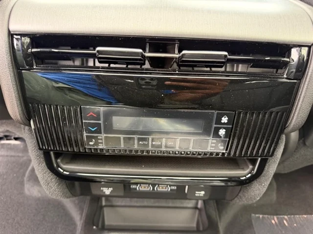 New 2026 High Gloss Black Exterior Paint Jeep Limited Reserve image 13