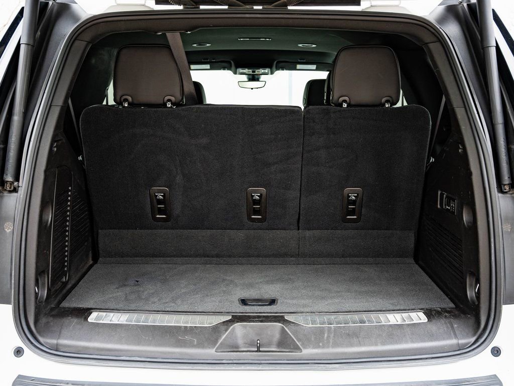 Used 2021 Iridescent Pearl Tricoat Chevrolet Premier image 20