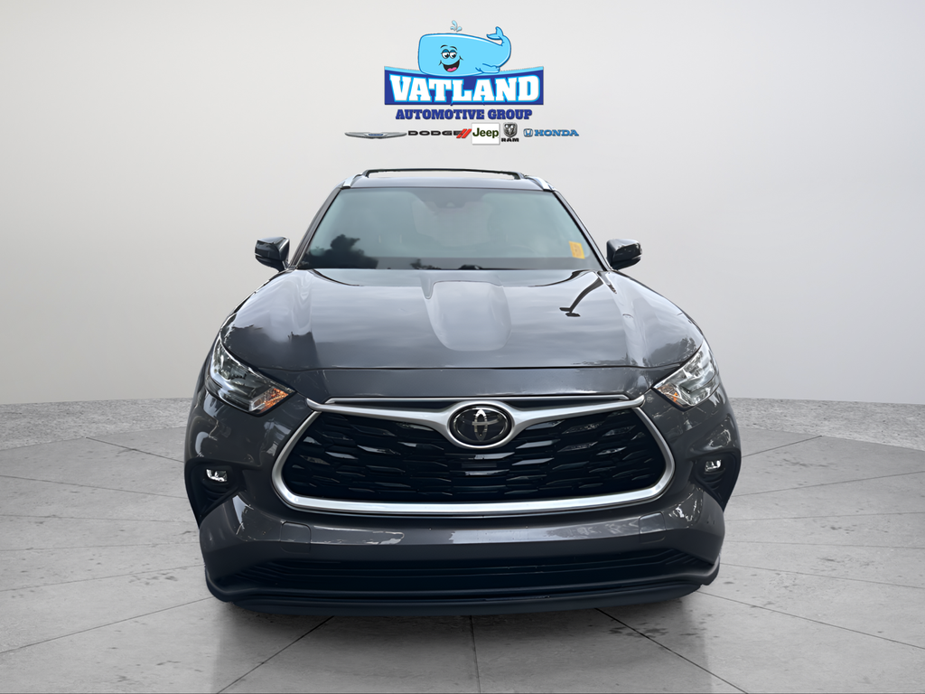 Used 2020 Gray Toyota XLE image 21