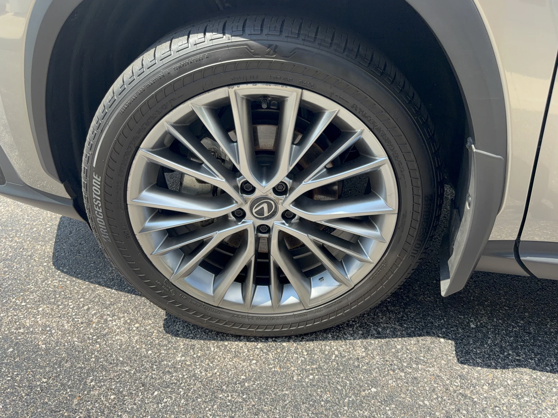 Used 2024 Atomic Silver Lexus Luxury image 27