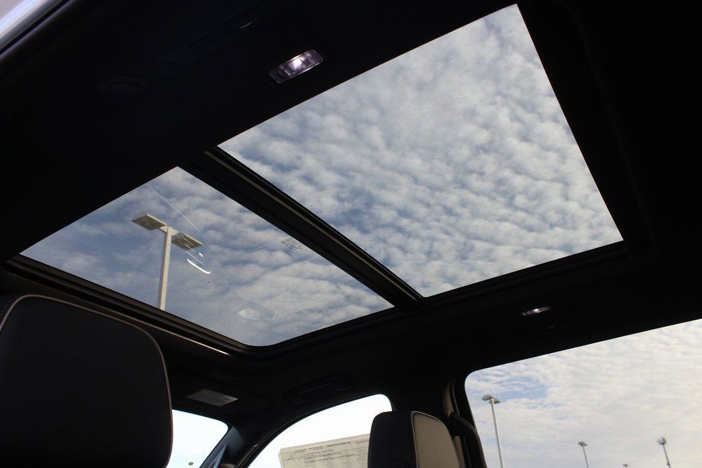 2026 Chevrolet Suburban Premier - Photo 11