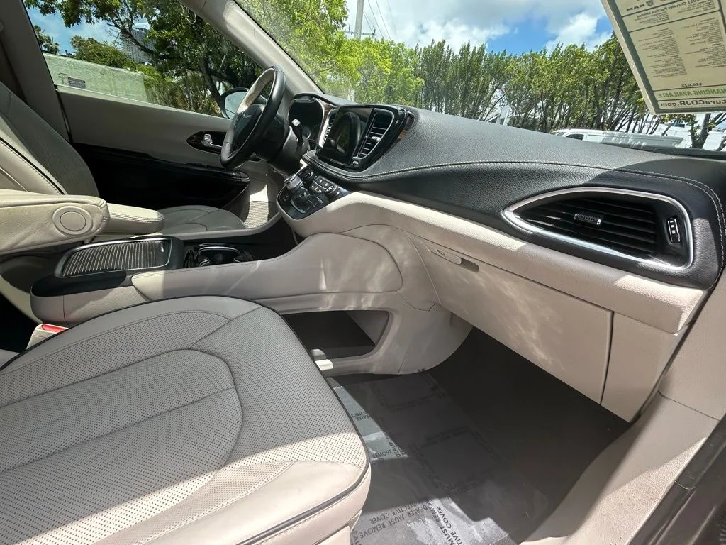 Used 2021 Gray Chrysler Limited image 33