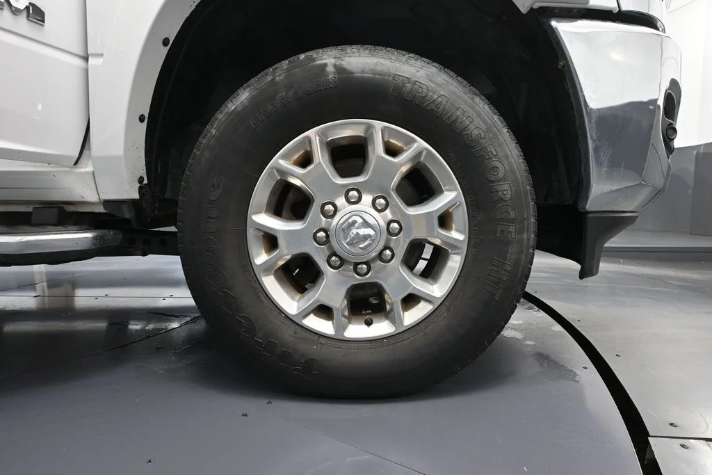 Used 2022 White Ram Laramie image 17