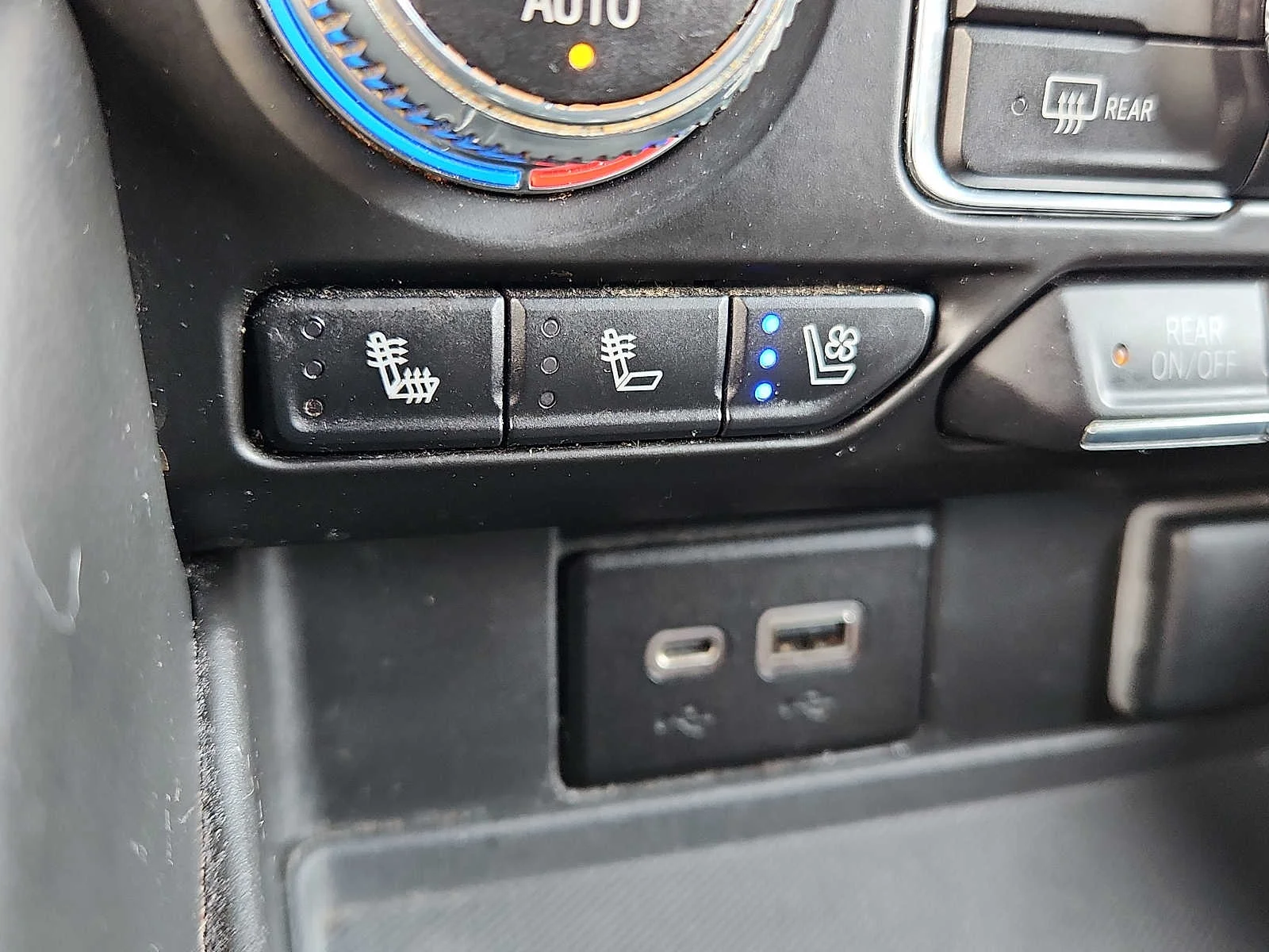 Used 2023 Summit White GMC AT4 image 28