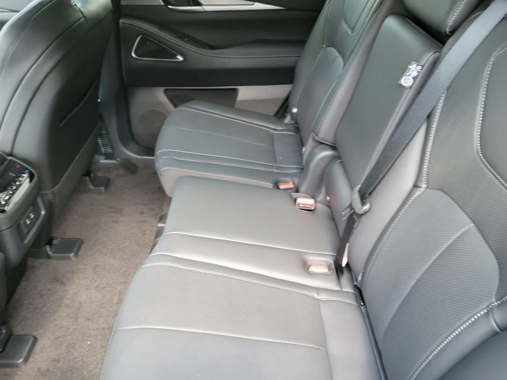 New 2027 HARBOR GRAY INFINITI Luxe FWD image 10