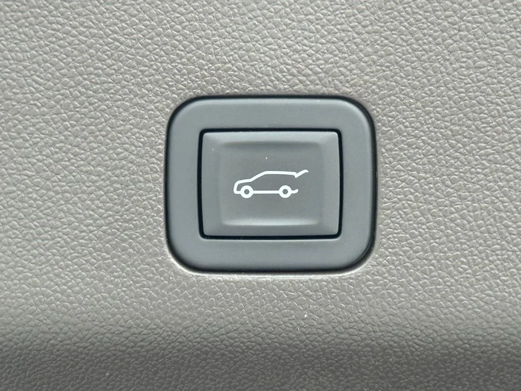 Used 2026  Cadillac Luxury image 38