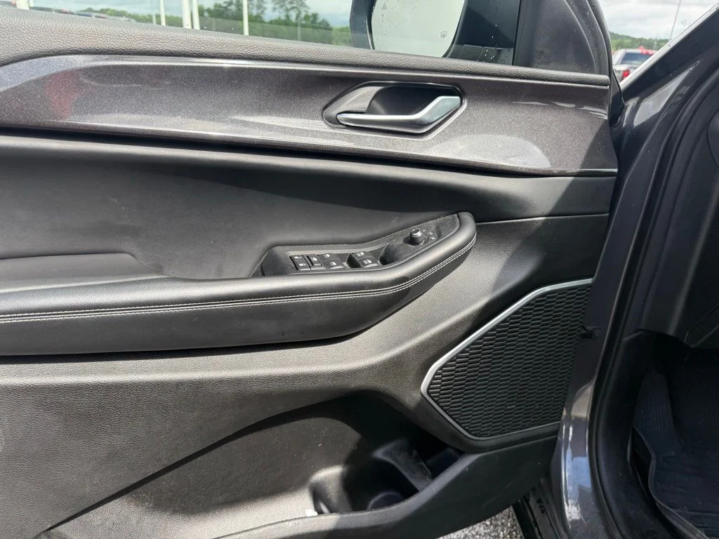 Used 2022 Gray Jeep Laredo image 5