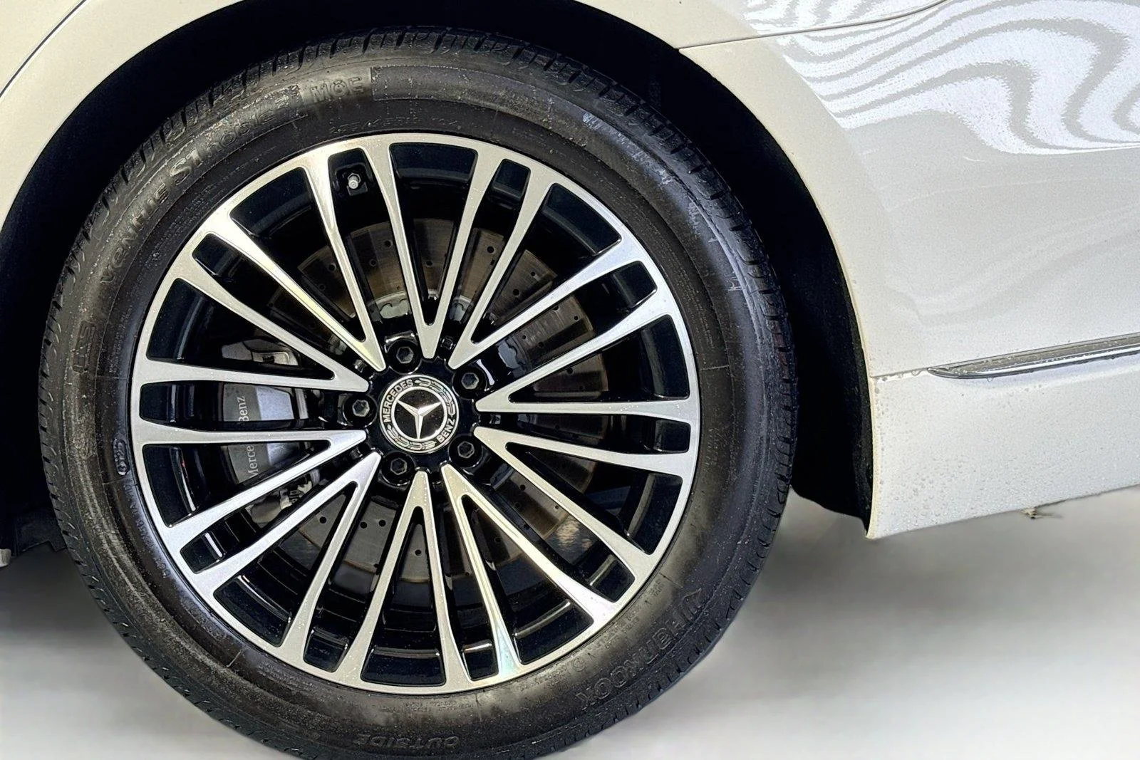 Used 2021 Designo Diamond White Mercedes-Benz S 580 image 29