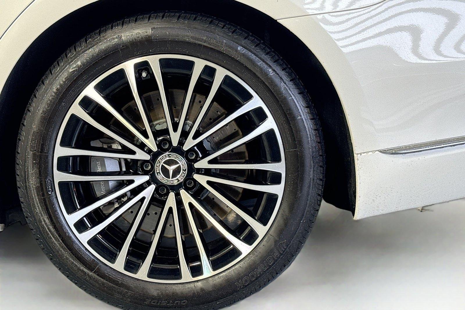 Used 2021 Designo Diamond White Mercedes-Benz S 580 image 29