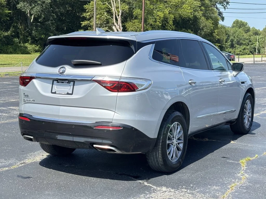 Used 2022 Includes Pitch Dark Night lower exterior accent color.) Buick Premium image 7