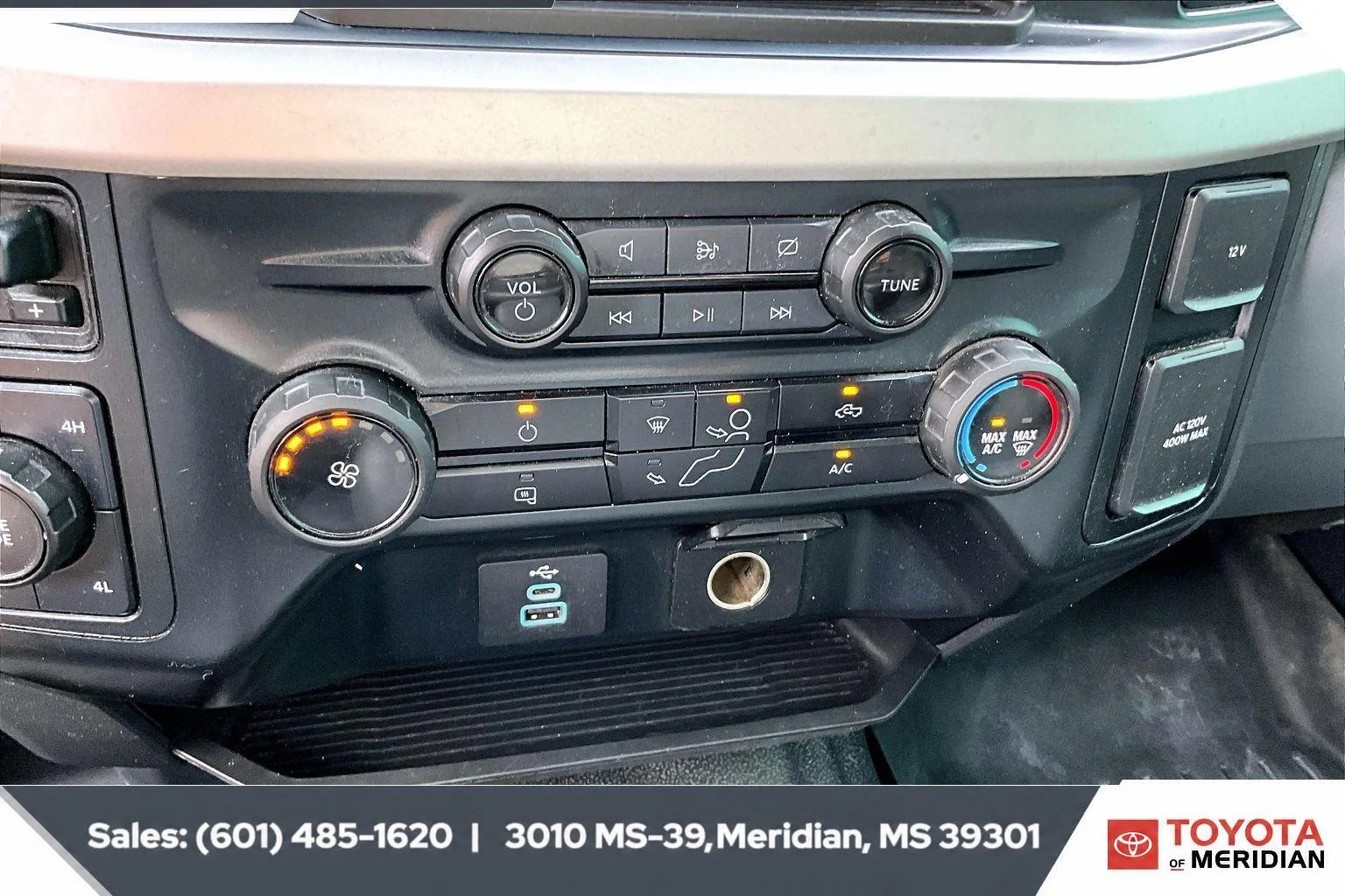 Used 2023 Oxford White Ford XL image 22