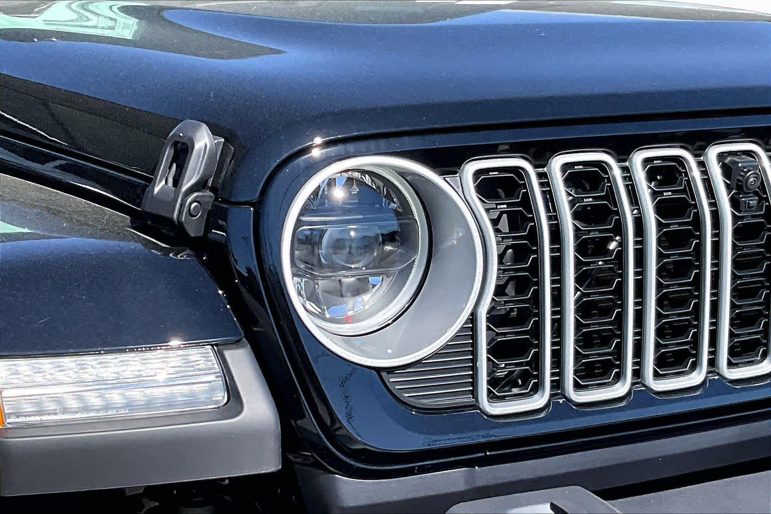 New 2027 Black Clear-Coat Paint Jeep Sahara image 10