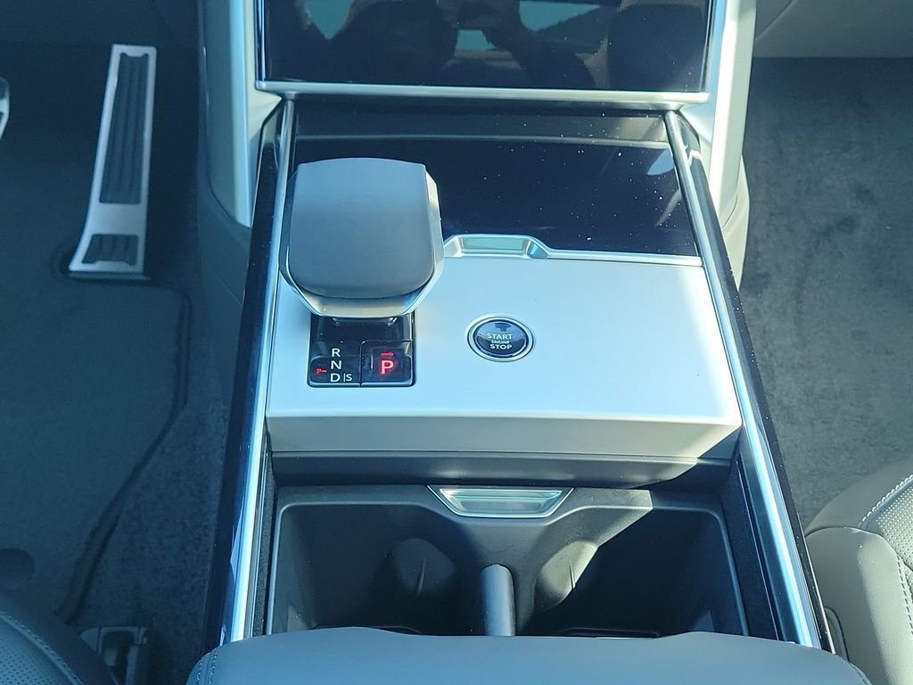 New 2026 Fuji White Land Rover SE image 20