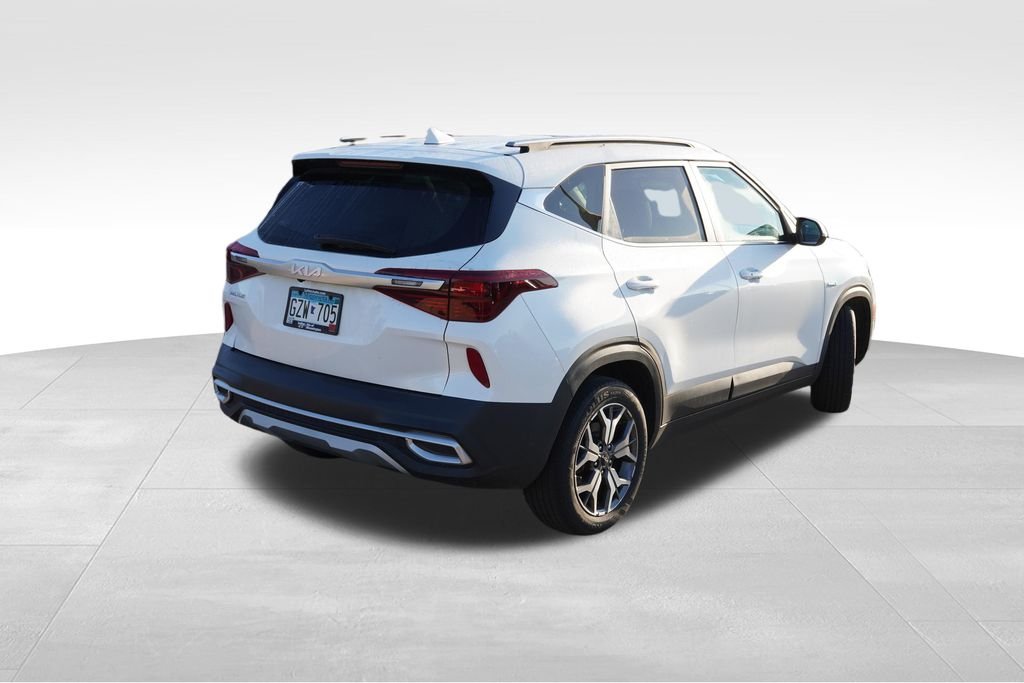 Used 2022 Snow White Pearl Kia EX image 3