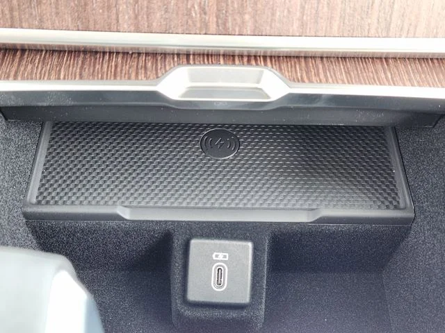 New 2026 Fuji White Land Rover SE image 14