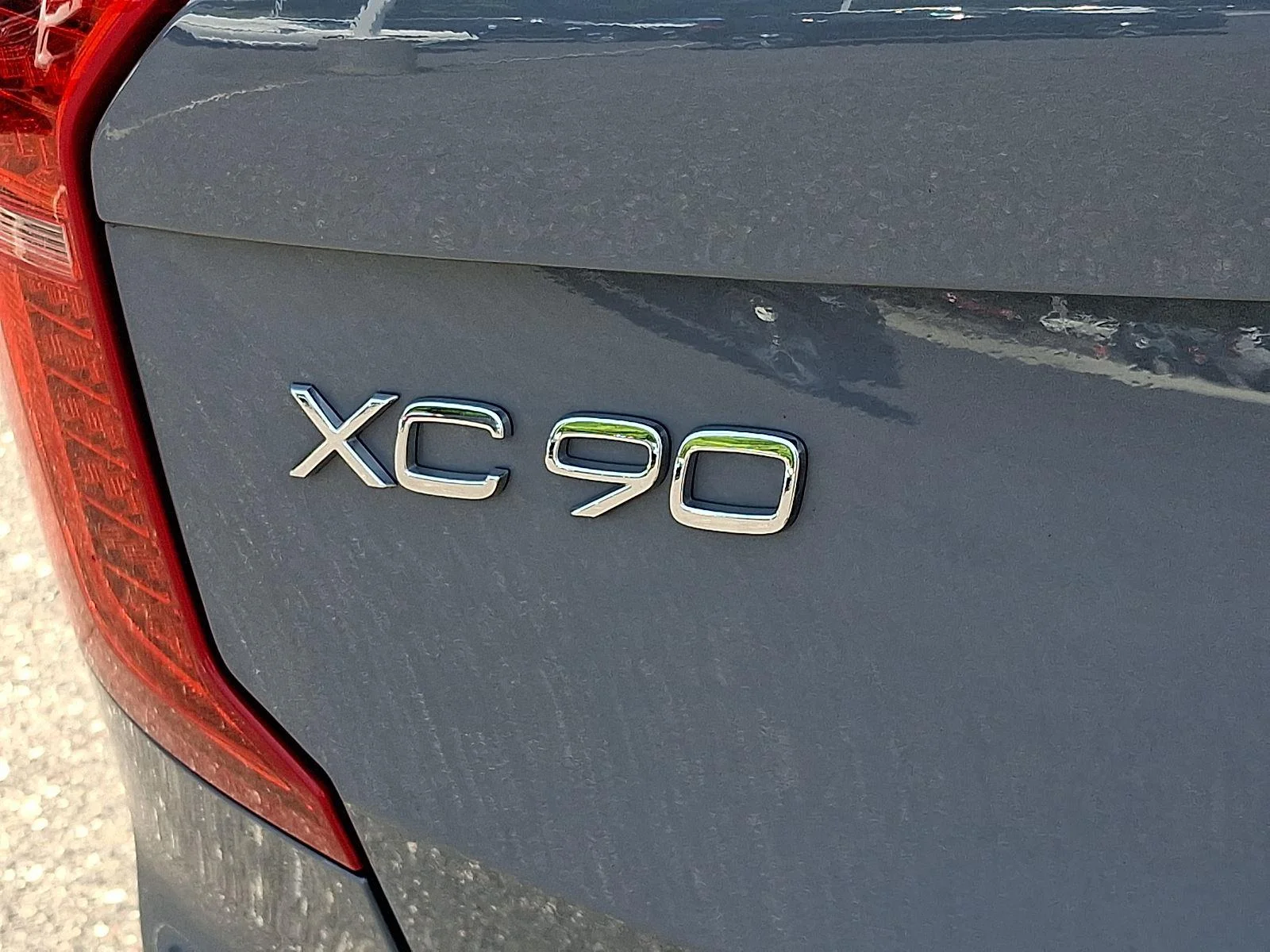 Used 2023 Thunder Grey Metallic Volvo Core image 31