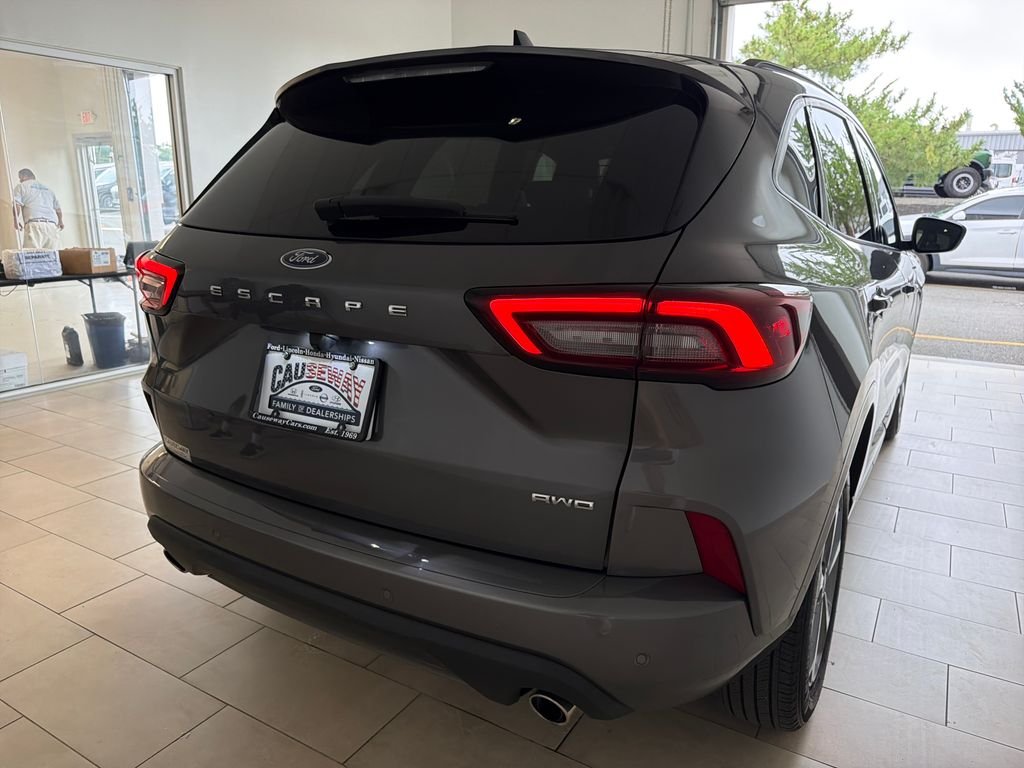 Used 2023 Gray Ford ST-Line image 32