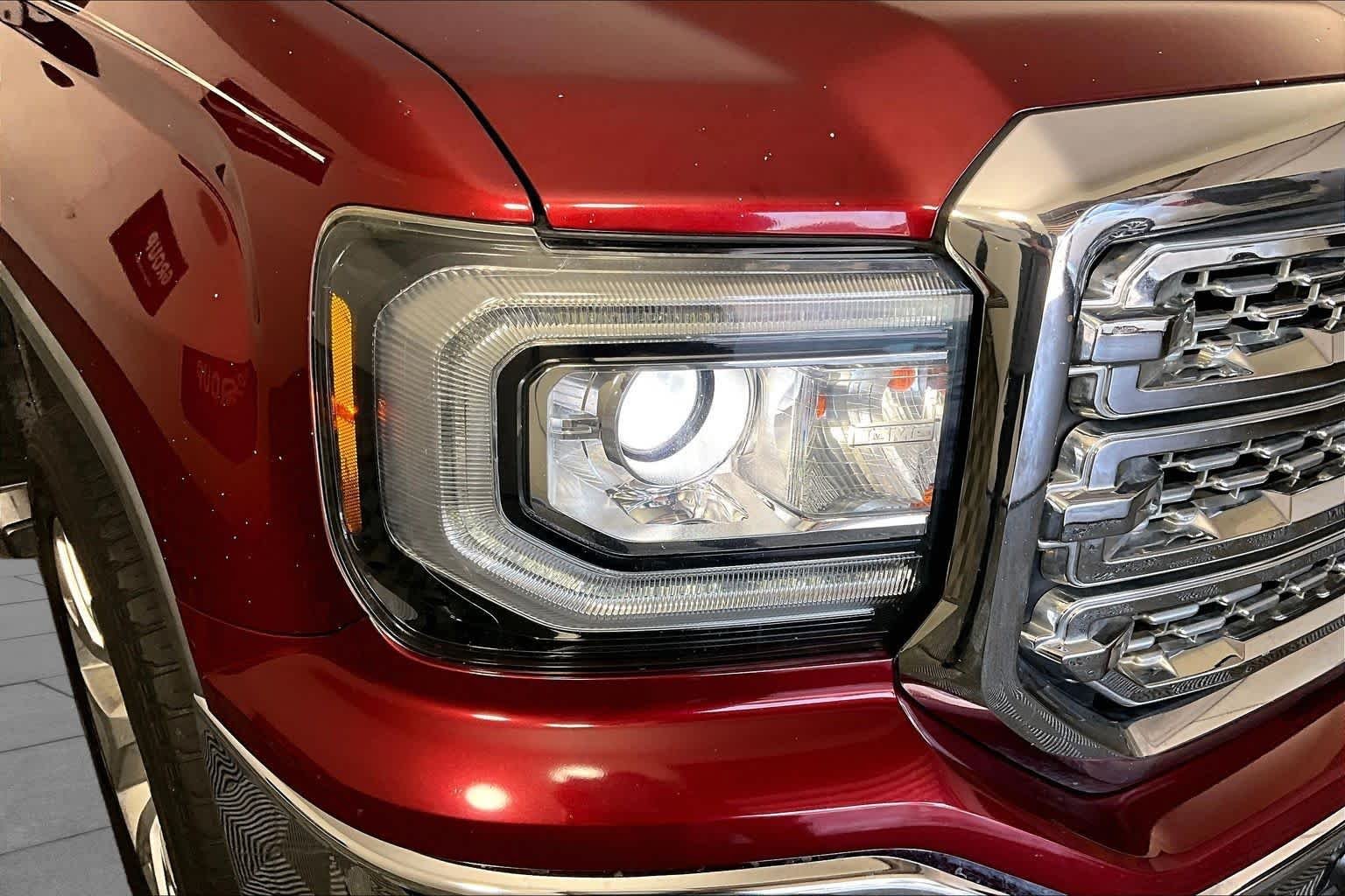 Used 2017 CRIMSON RED TINTCOAT GMC SLT image 25