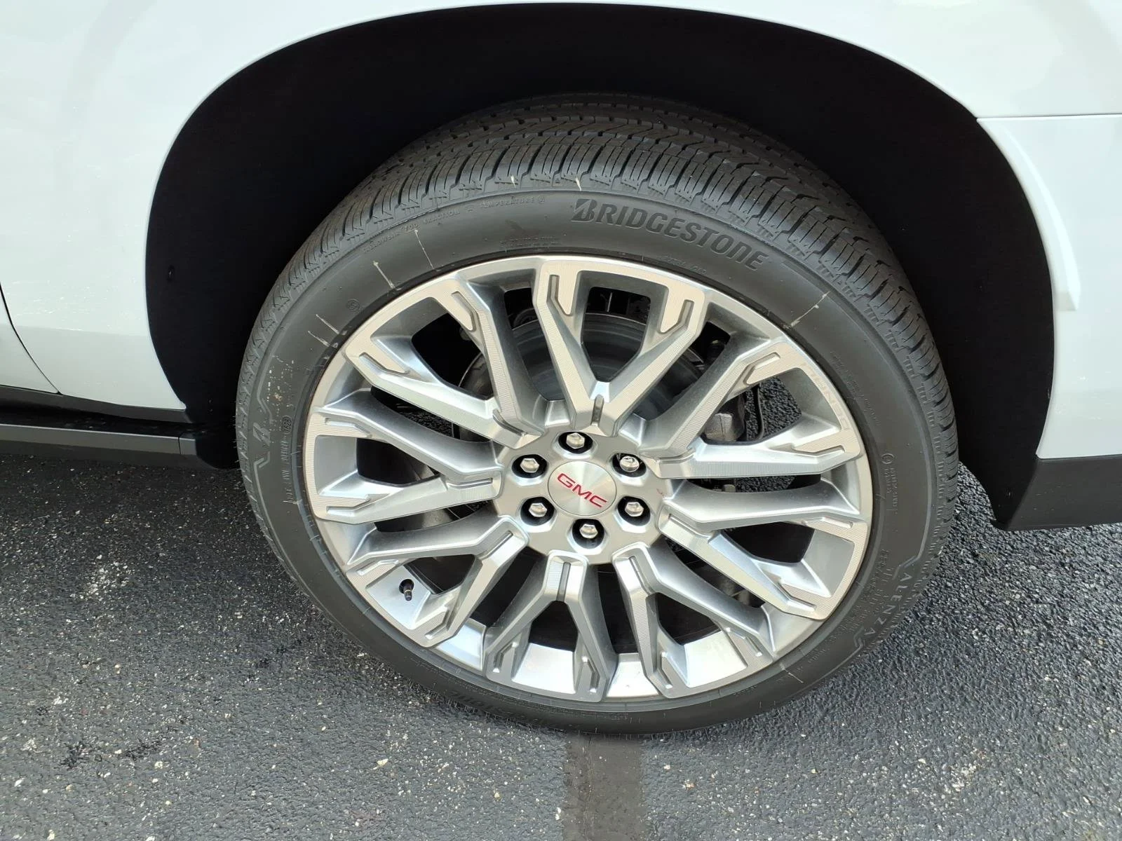 2026 GMC Yukon XL Denali - Photo 14