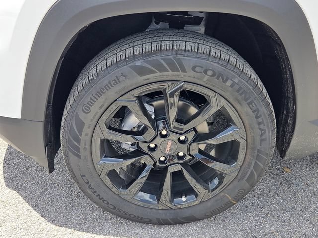 New 2027 Summit White GMC Elevation image 4