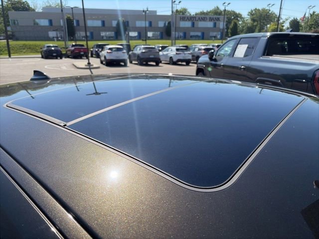 Used 2020 Dark Olive Metallic BMW xDrive28i image 4