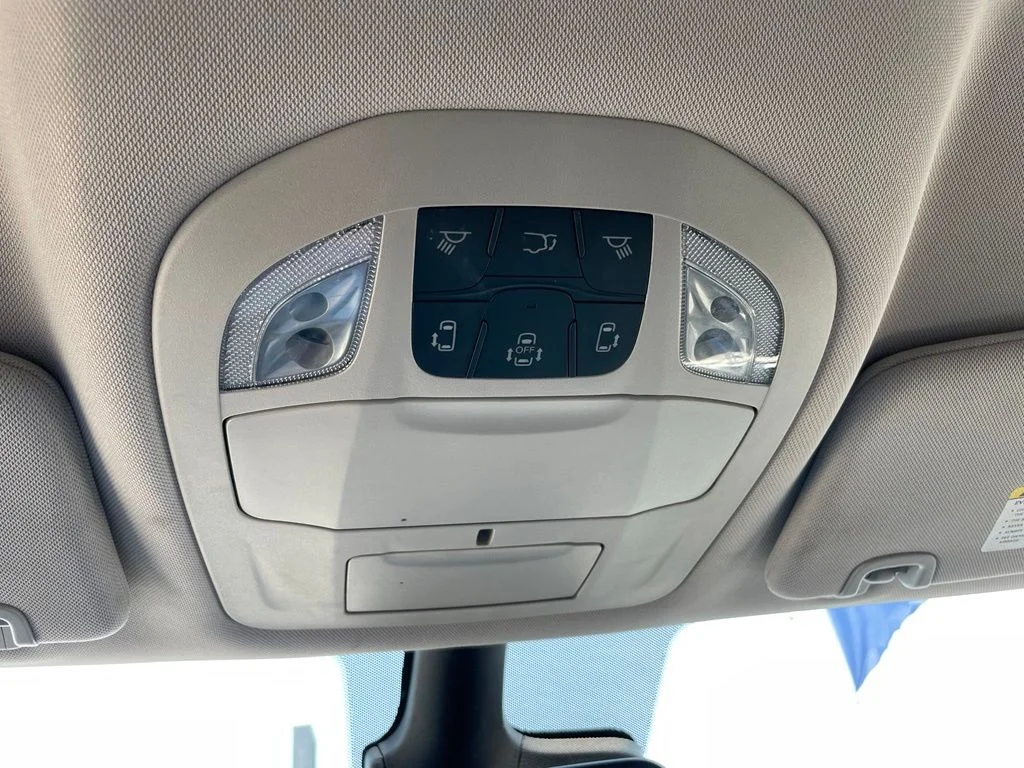 Used 2023 Ceramic Gray Clearcoat Chrysler Touring L image 42