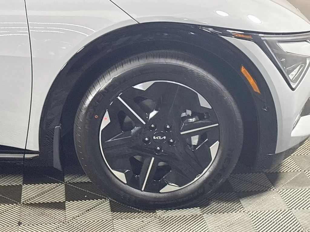 New 2026 Wolf Gray Kia WIND image 23