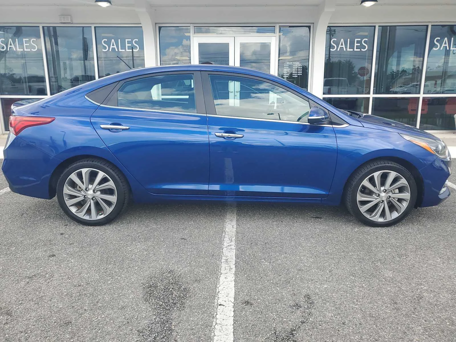 Used 2022  Hyundai Limited image 9