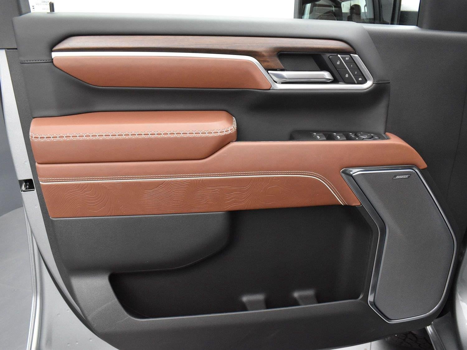 Used 2025 Sterling Metallic GMC Denali Ultimate image 9